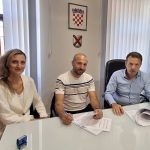 Potpisan ugovor za izgradnju multifunkcionalnog igrališta u naselju Fakinija